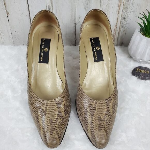 Saks Fifth Avenue Tan Heels with Elegant Perforated Design - Picture 5 of 10